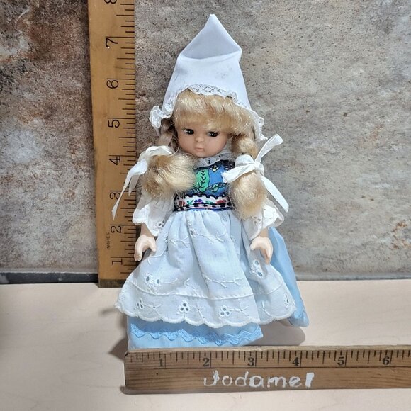 Vintage Dutch Girl Poseable Doll 7 Inch Tall - Picture 7 of 11